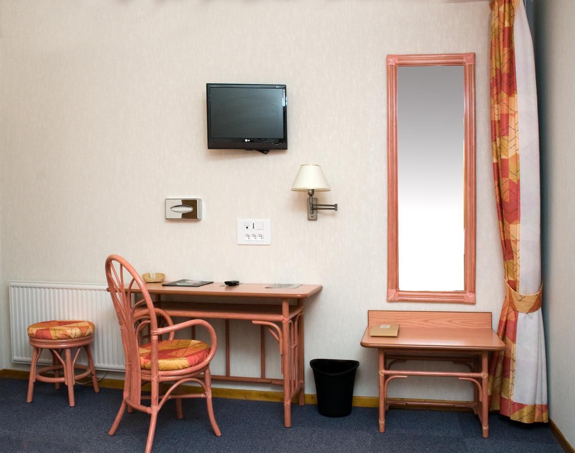 Hotel De Normandie Conches-en-Ouche Zewnętrze zdjęcie